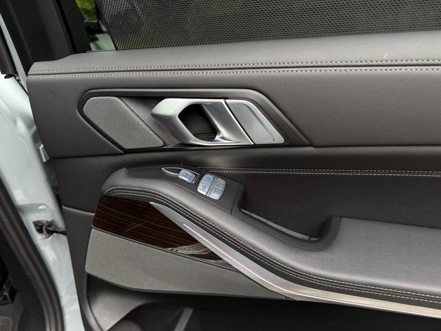 Photo of 2024 Brooklyn Grey Metallic BMW X7