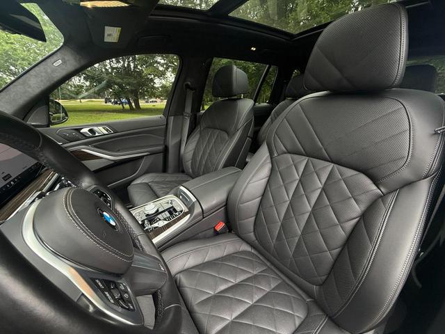 Photo of 2024 Brooklyn Grey Metallic BMW X7