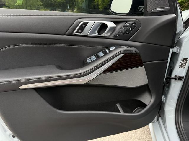 Photo of 2024 Brooklyn Grey Metallic BMW X7