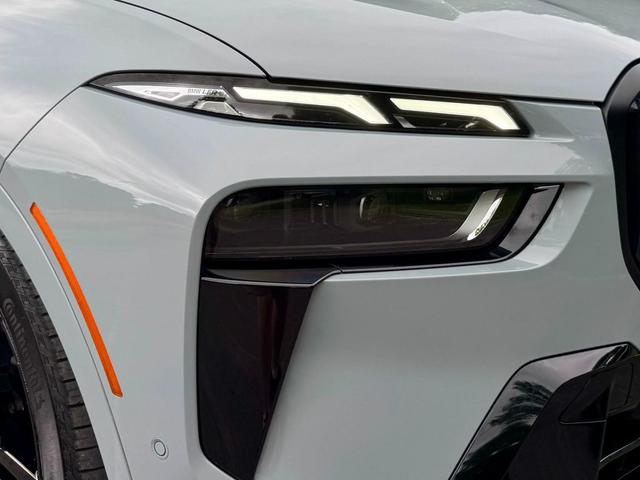 Photo of 2024 Brooklyn Grey Metallic BMW X7