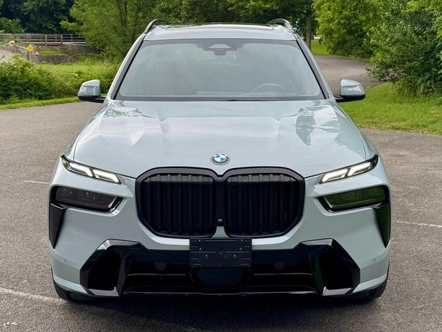 Photo of 2024 Brooklyn Grey Metallic BMW X7