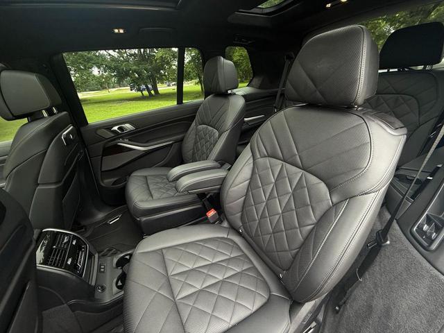 Photo of 2024 Brooklyn Grey Metallic BMW X7