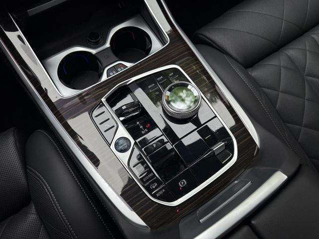 Photo of 2024 Brooklyn Grey Metallic BMW X7