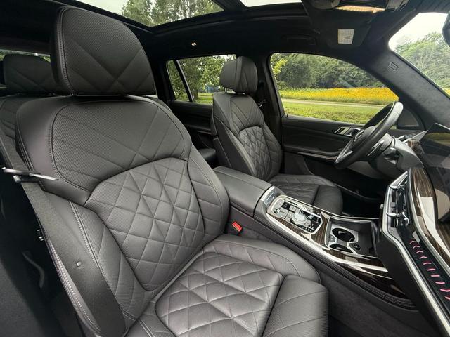 Photo of 2024 Brooklyn Grey Metallic BMW X7