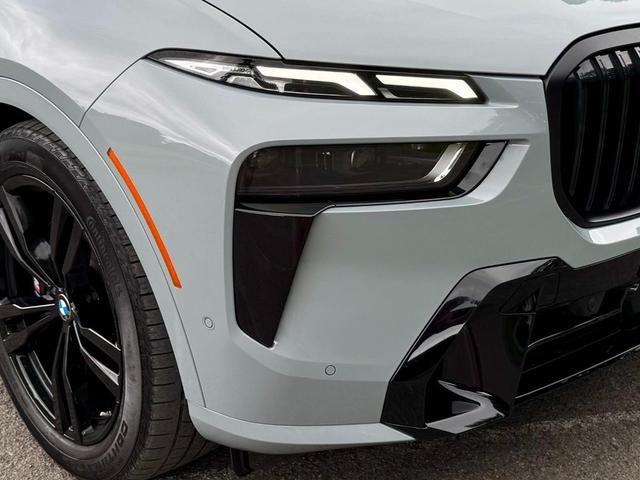Photo of 2024 Brooklyn Grey Metallic BMW X7