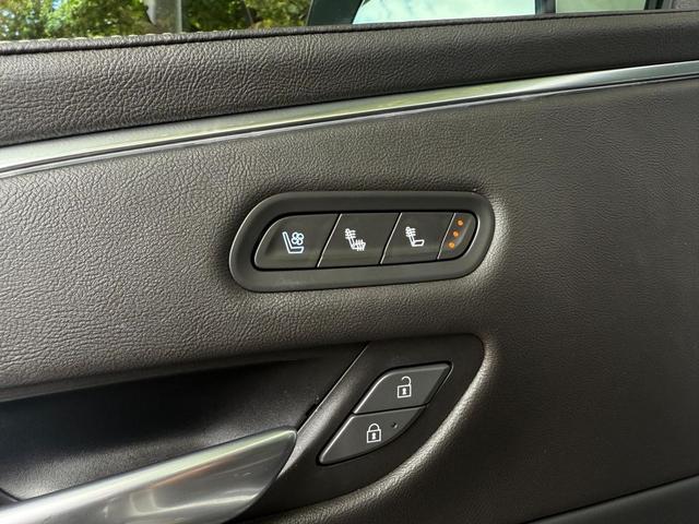 Photo of 2023 Crystal White Tricoat Cadillac Escalade