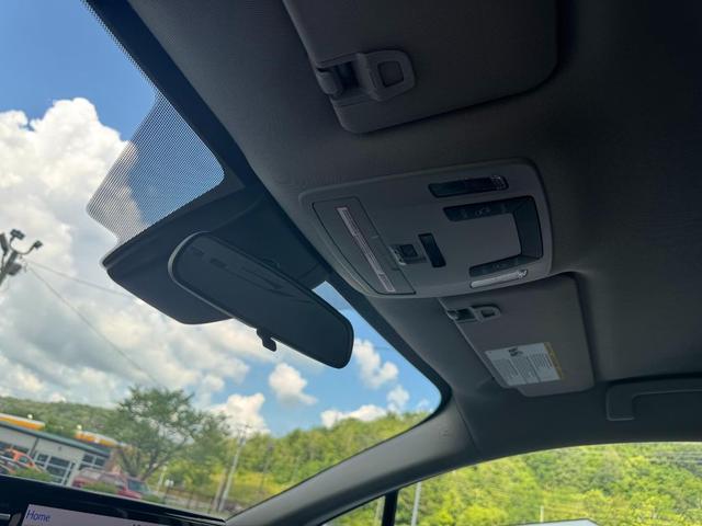 Photo of 2024 Ice Cap Toyota Sienna