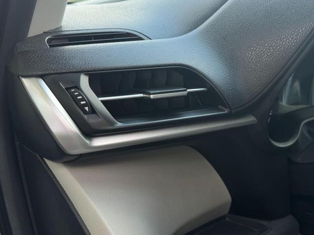 Photo of 2024 Ice Cap Toyota Sienna