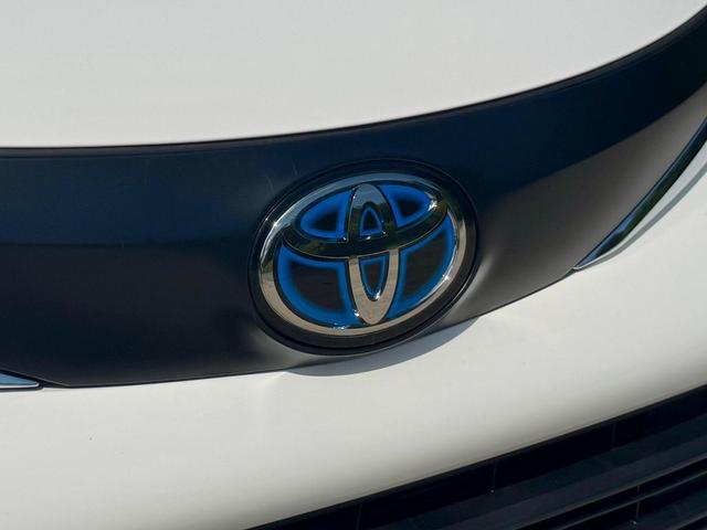 Photo of 2024 Ice Cap Toyota Sienna
