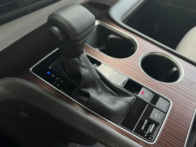 Photo of 2024 Ice Cap Toyota Sienna