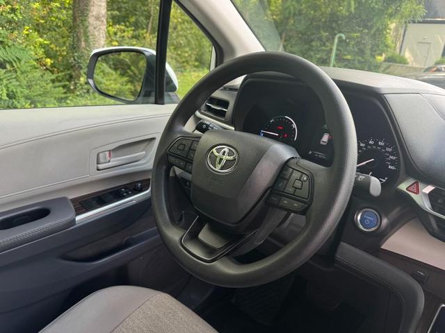 Photo of 2024 Ice Cap Toyota Sienna