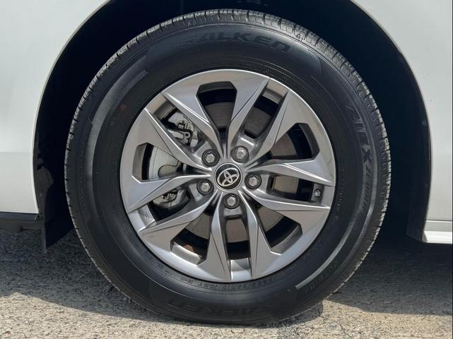 Photo of 2024 Ice Cap Toyota Sienna