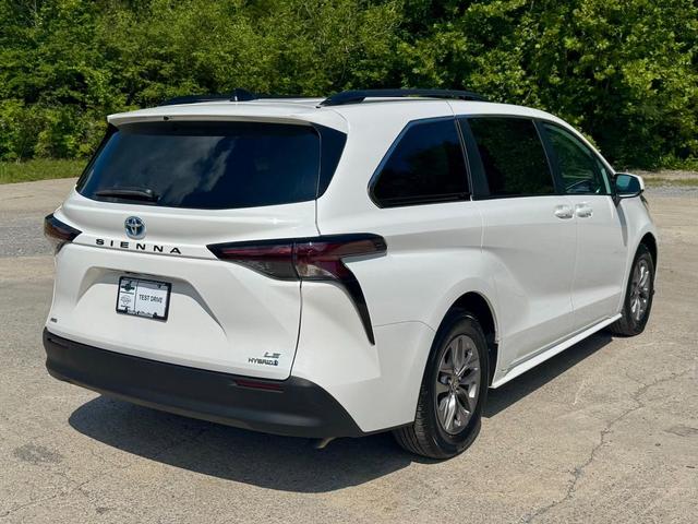 Photo of 2024 Ice Cap Toyota Sienna