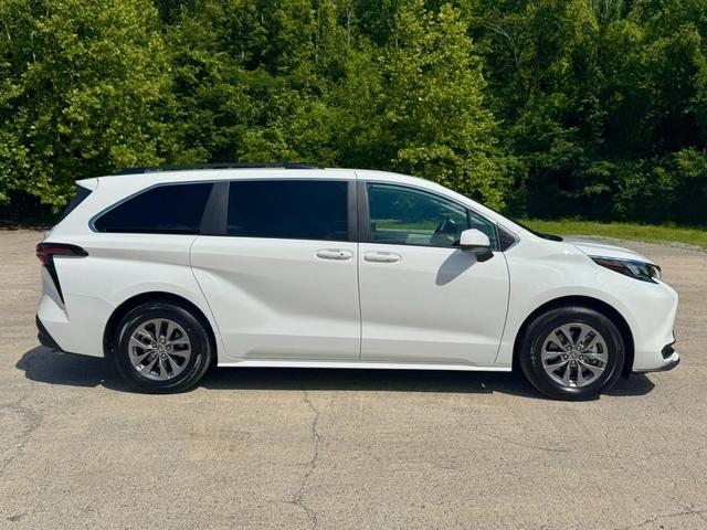 Photo of 2024 Ice Cap Toyota Sienna