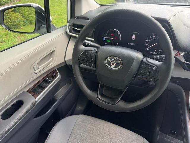 Photo of 2024 Ice Cap Toyota Sienna
