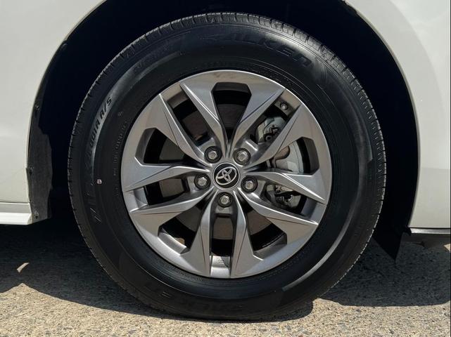Photo of 2024 Ice Cap Toyota Sienna