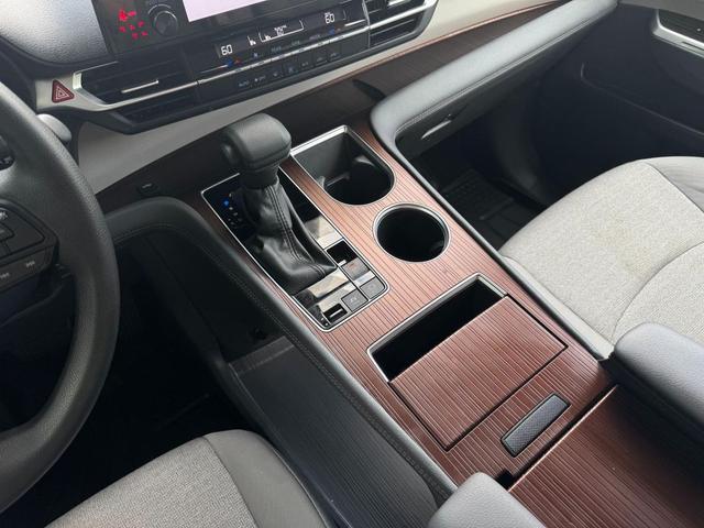 Photo of 2024 Ice Cap Toyota Sienna