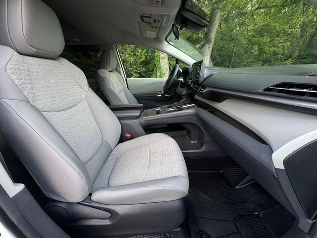 Photo of 2024 Ice Cap Toyota Sienna