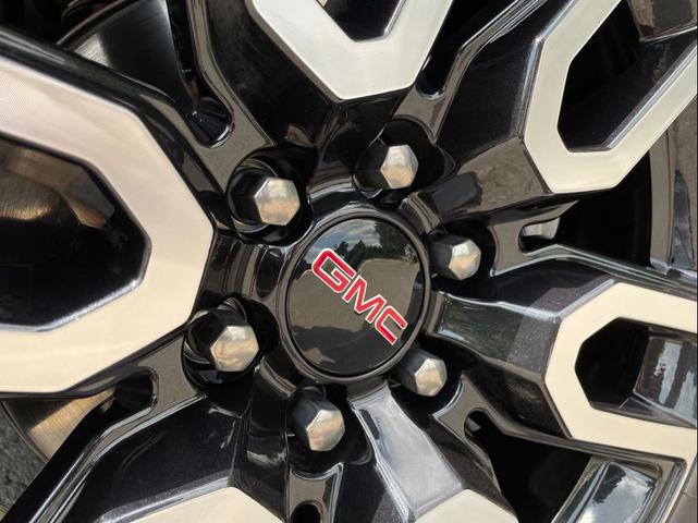 Photo of 2025 Onyx Black GMC Sierra 1500