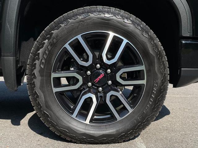 Photo of 2025 Onyx Black GMC Sierra 1500
