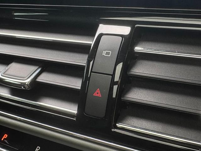 Photo of 2022 Manhattan Green Lincoln Navigator