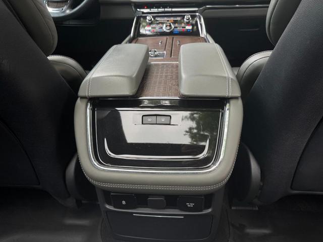 Photo of 2022 Manhattan Green Lincoln Navigator