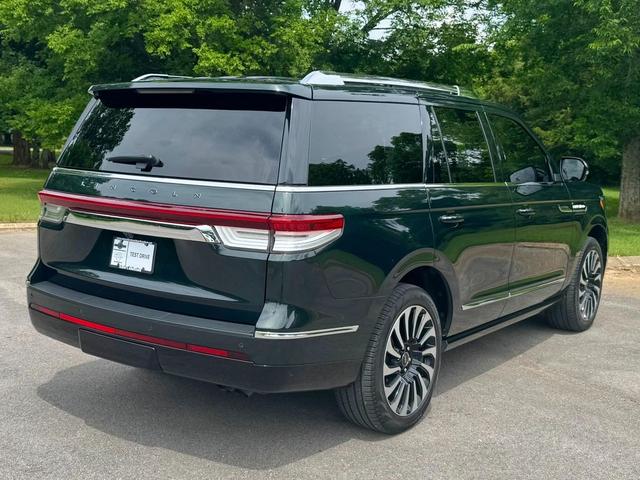 Photo of 2022 Manhattan Green Lincoln Navigator
