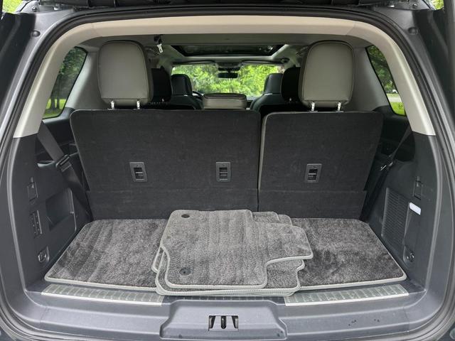 Photo of 2022 Manhattan Green Lincoln Navigator