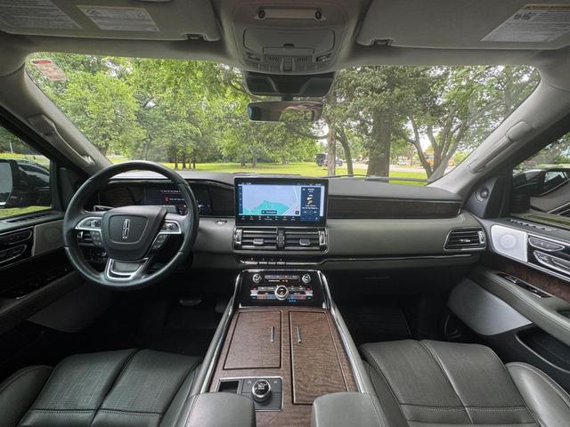 Photo of 2022 Manhattan Green Lincoln Navigator