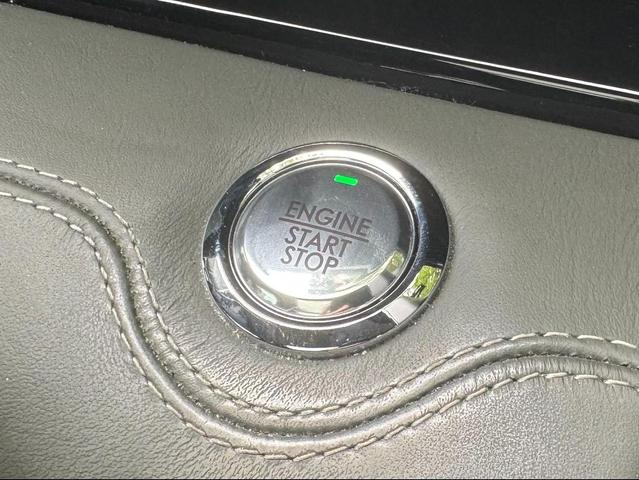 Photo of 2022 Manhattan Green Lincoln Navigator