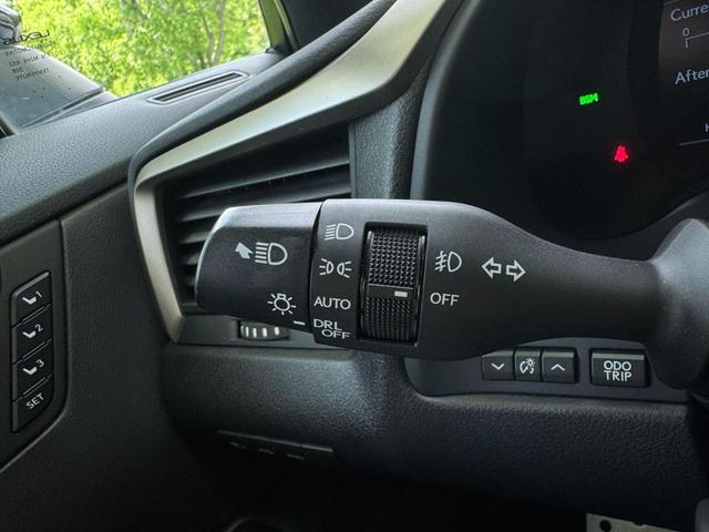 Photo of 2022 Ultra White Lexus RX 350