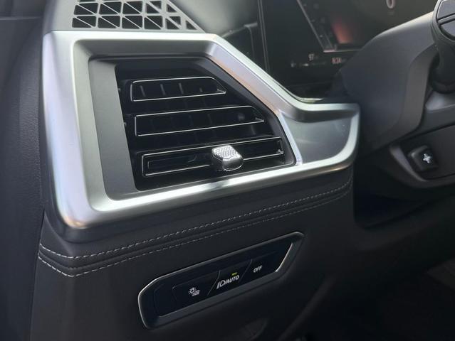 Photo of 2024 Brooklyn Grey Metallic BMW X7