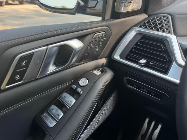 Photo of 2024 Brooklyn Grey Metallic BMW X7