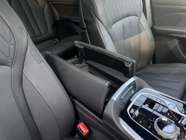 Photo of 2024 Brooklyn Grey Metallic BMW X7