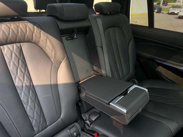 Photo of 2024 Brooklyn Grey Metallic BMW X7