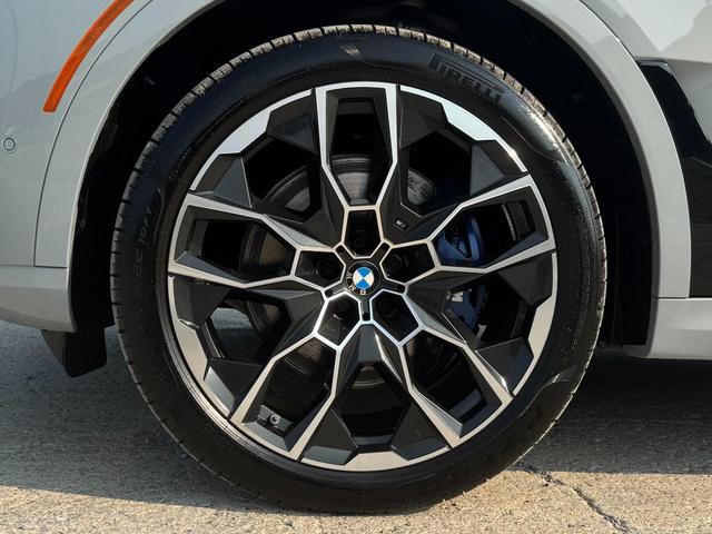 Photo of 2024 Brooklyn Grey Metallic BMW X7