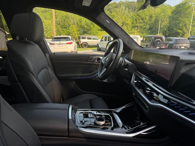 Photo of 2024 Brooklyn Grey Metallic BMW X7