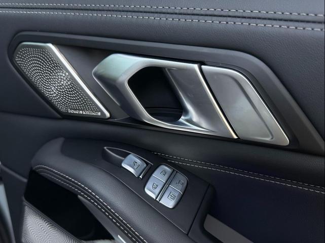 Photo of 2024 Brooklyn Grey Metallic BMW X7