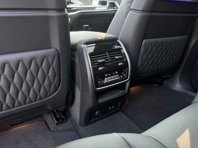 Photo of 2024 Brooklyn Grey Metallic BMW X7