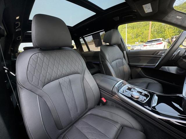Photo of 2024 Brooklyn Grey Metallic BMW X7