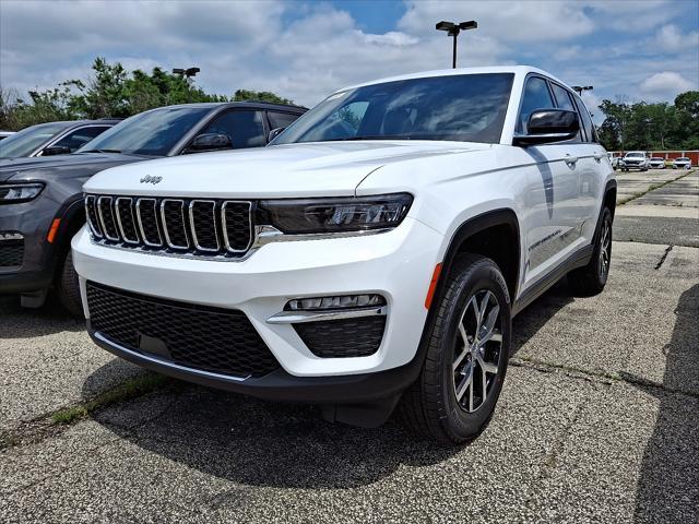 Photo of 2025 Bright White Clearcoat Jeep Grand Cherokee
