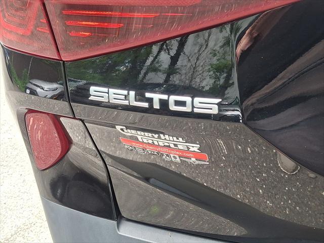 Photo of 2022 Cherry Black Kia Seltos