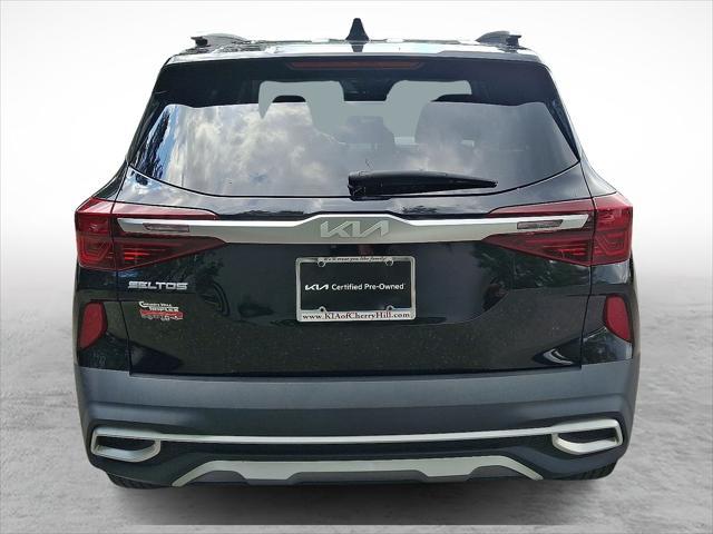 Photo of 2022 Cherry Black Kia Seltos