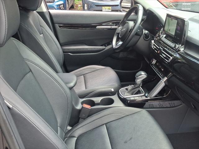 Photo of 2022 Cherry Black Kia Seltos