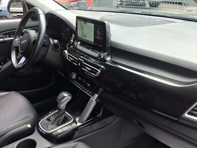 Photo of 2022 Cherry Black Kia Seltos