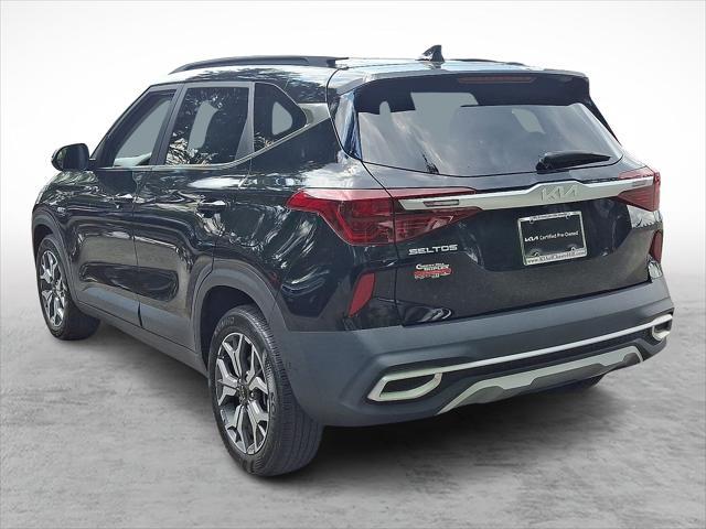 Photo of 2022 Cherry Black Kia Seltos