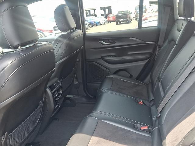 Photo of 2023 Silver Zynith Jeep Grand Cherokee