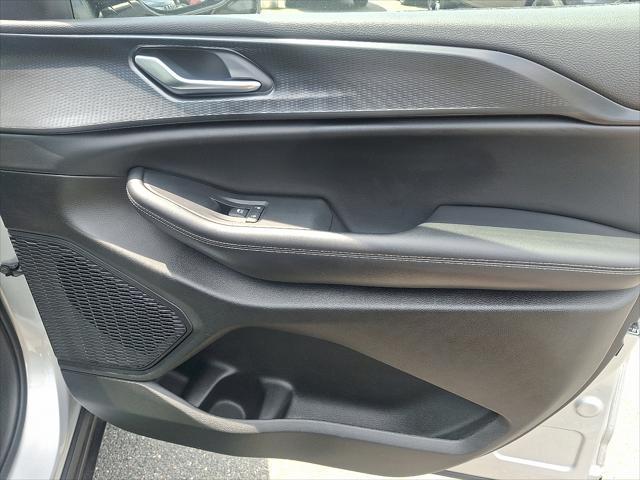 Photo of 2023 Silver Zynith Jeep Grand Cherokee