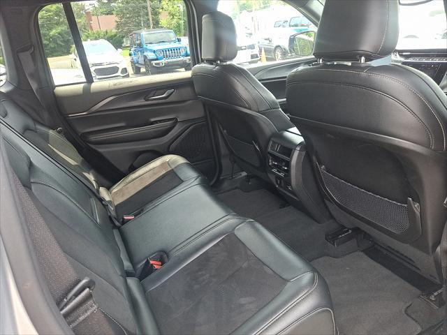 Photo of 2023 Silver Zynith Jeep Grand Cherokee