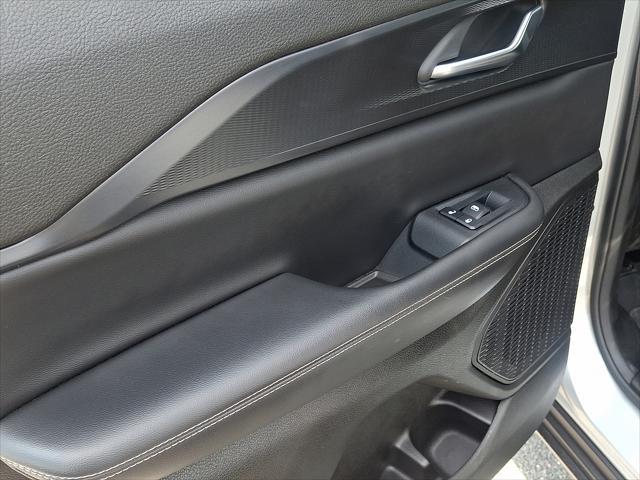 Photo of 2023 Silver Zynith Jeep Grand Cherokee